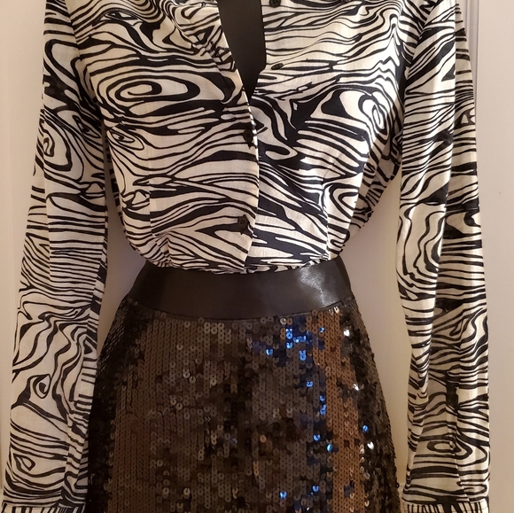 Express DesignStudio Sequence Mini Skirt - Picture 2 of 6